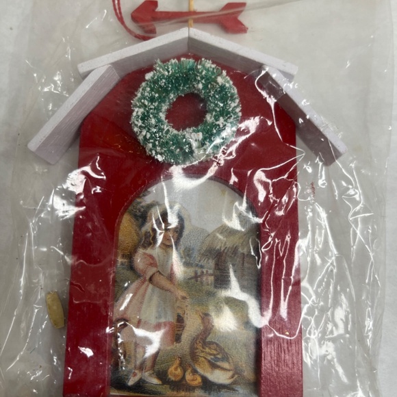 Vintage Christmas Victorian Girl Picture Frame Wooden House Ornament NEW - Picture 2 of 4